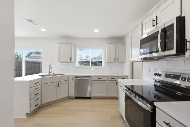Building Photo - 5633 Truitt St