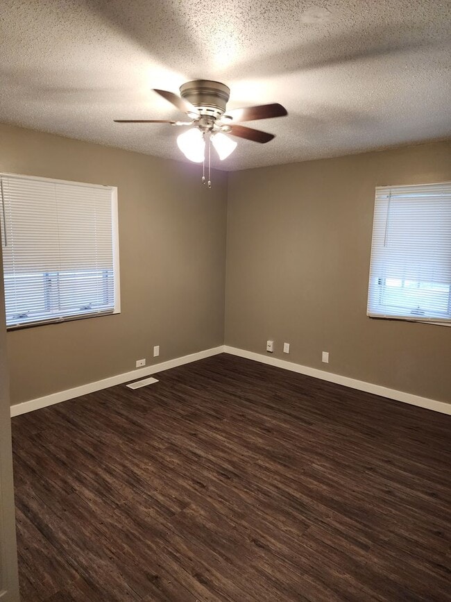 Building Photo - Fantastic single family home!