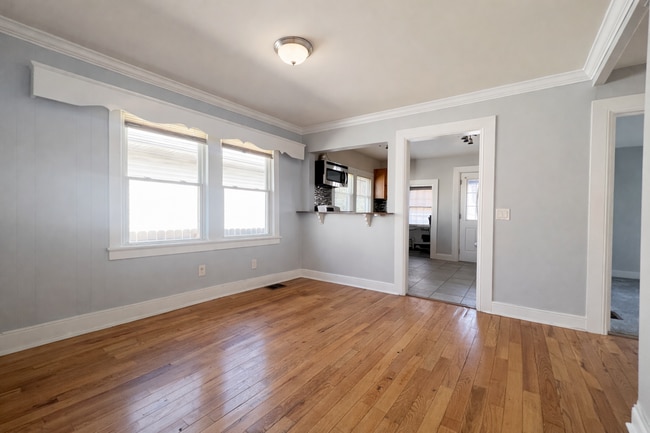 Building Photo - Charming 2BR Home with Yard, Porch & In-Home Laundry