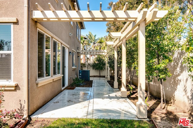 Building Photo - 801 Oceano Dr