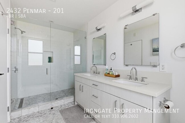 Building Photo - 2432 Penmar-201