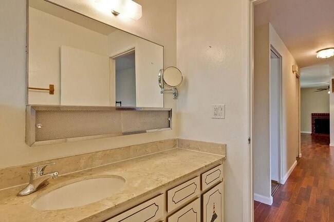 Building Photo - Sharp 3 Bedroom 2 Bath Single Family Home in Desirable Blossom Valley Neighborhood