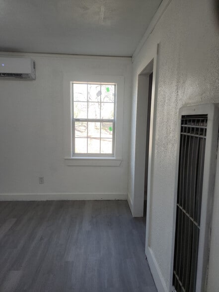 Building Photo - 720 Cooper Rd