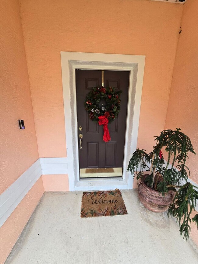 Building Photo - 4 bedrooms, 2 bathrooms, 2 car garage