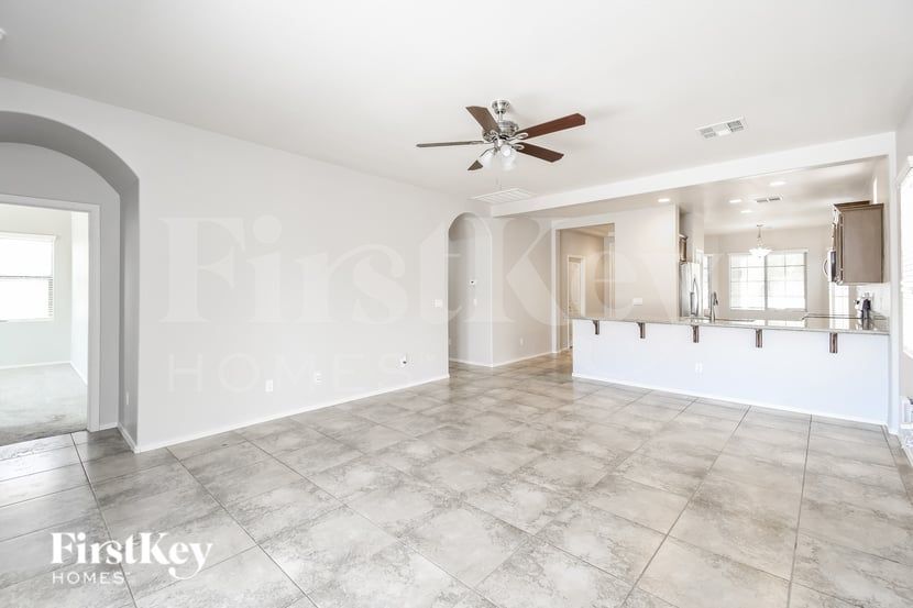 Building Photo - 4191 E Velasco St