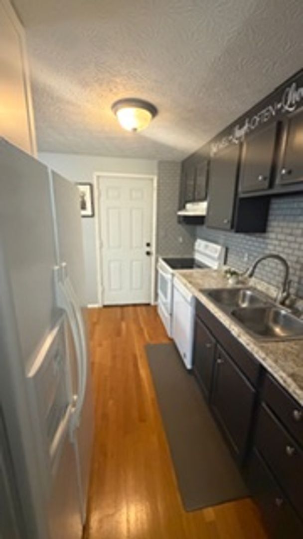 Building Photo - 3886 Farm Brook Ln