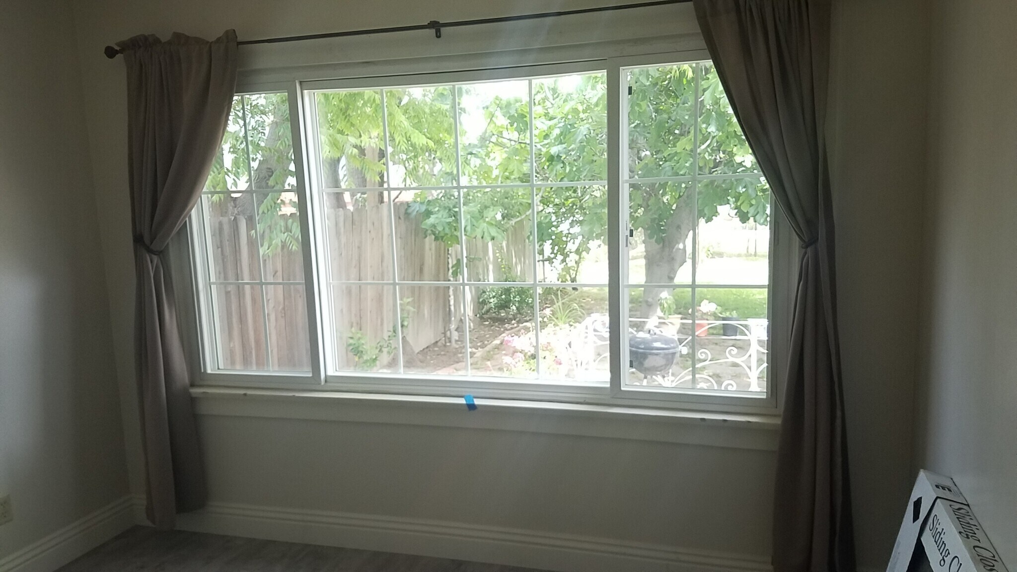 Rear bedroom faces bakyard - 512 S Flower St