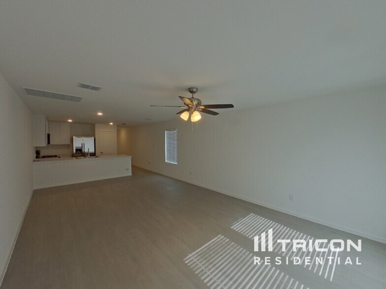 Building Photo - 811 Ponderosa Ln