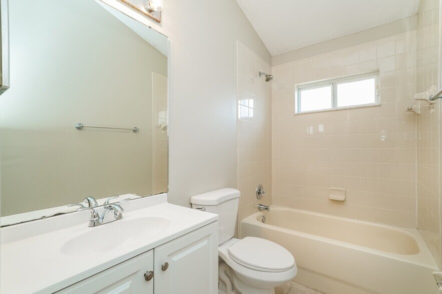 Building Photo - 15724 Cedar Elm Terrace