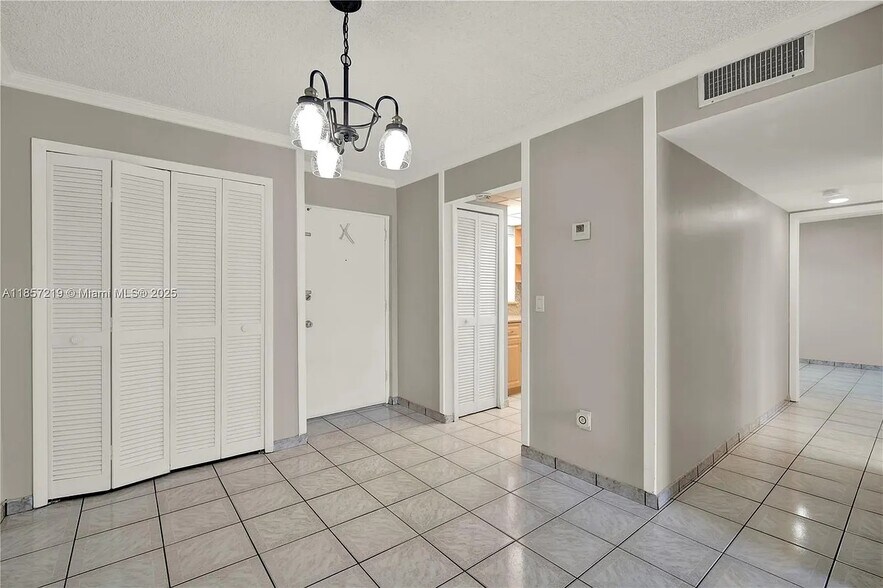 Building Photo - 6825 W Flagler St