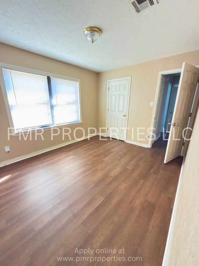 Building Photo - 2 Bedrooms/1 Bathroom House