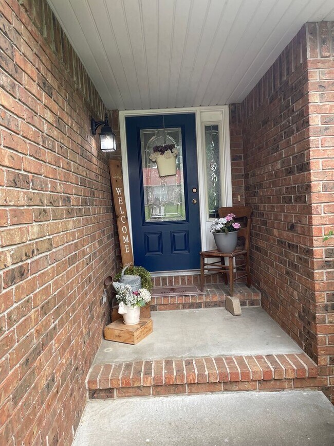 Building Photo - PRE-LEASING - Fully Furnished 6mo Short Term Rental in Ozark