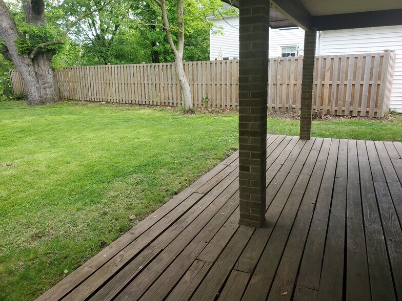 Building Photo - 25501 Edgecliff Dr