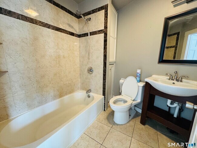 Building Photo - 260 Bunker Ave