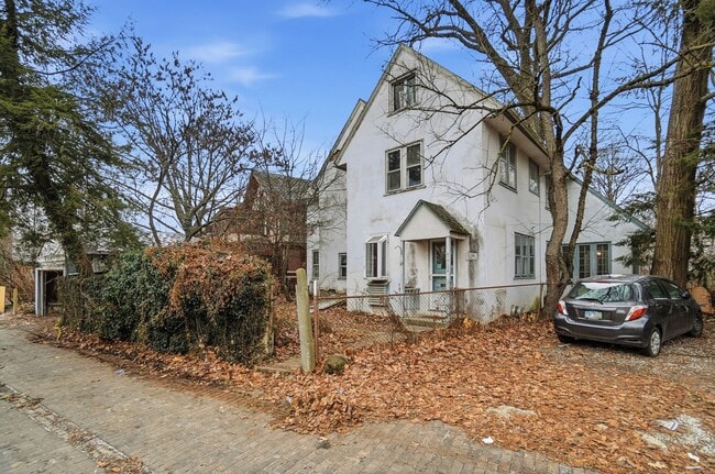 Building Photo - 2104 Iuka Ave