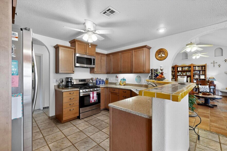 Building Photo - 2004 Vista Lejano