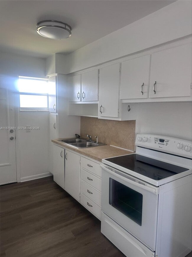 Building Photo - 1931 NE 168th St