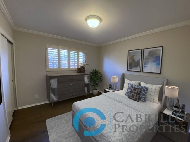 Building Photo - 3076 Governor Dr