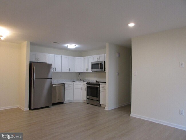Building Photo - 515 Lindsey Ct