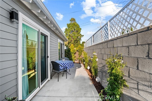 Building Photo - 426 Jacaranda Pl