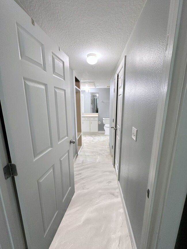 Building Photo - Spacious 1bedroom 1 bath condo in The Quar...