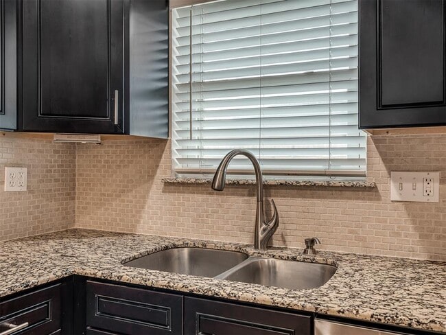 Building Photo - 8 South Ave