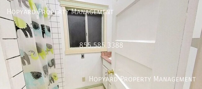 Building Photo - 737 S 11th St