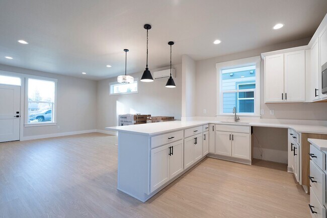 Building Photo - New Build 3 Bed, 1.5 Bath Rental Home in Centennial neighborhood!