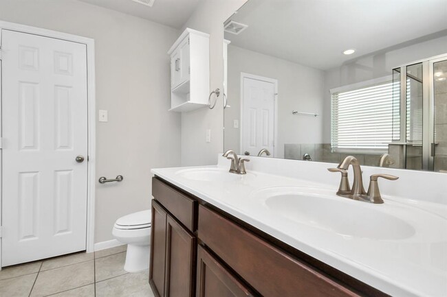 Building Photo - 7230 Victorville Dr