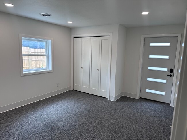 Building Photo - 6714 W Mequon Rd