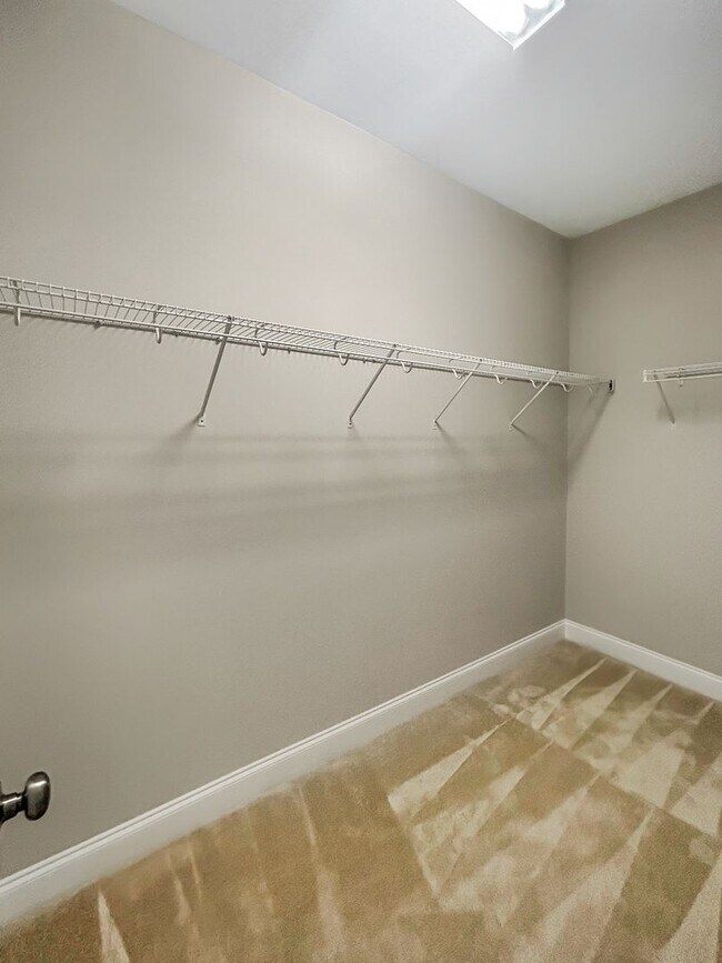 Building Photo - Beautiful 3BD/2.5BA townhome with garage in great Cary community and location!