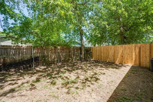 Building Photo - 6900 Branchwood Dr