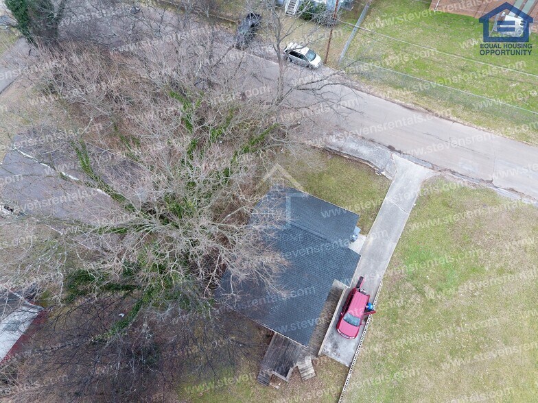 Building Photo - 2110 Brown Ave