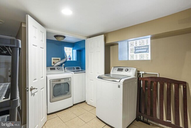 Building Photo - 123 S 63rd St