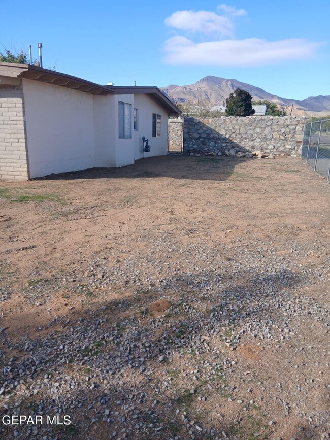 Building Photo - 4904 Winthrop Dr