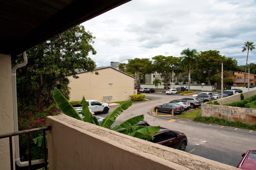 Building Photo - 19216 NE 25th Ave