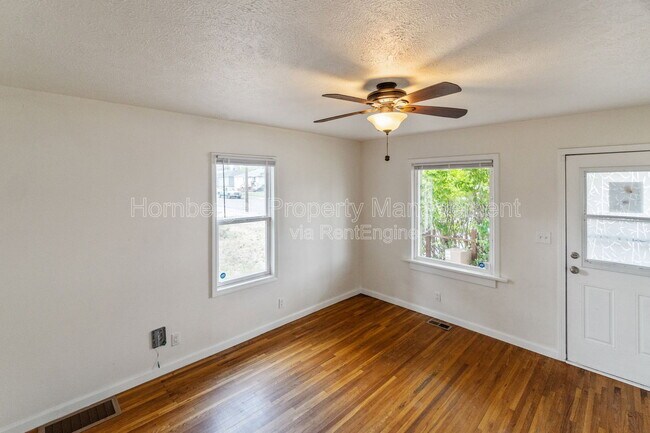 Building Photo - 908 E Longfellow Ave