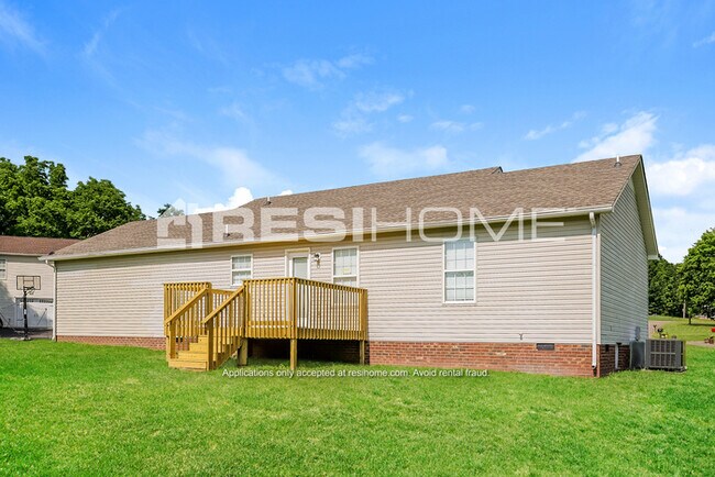 Building Photo - 2012 Summer Ln