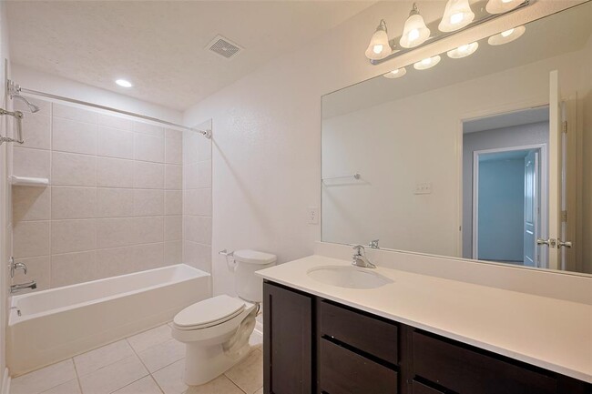 Building Photo - 5011 Pine Ridge Knoll Ct