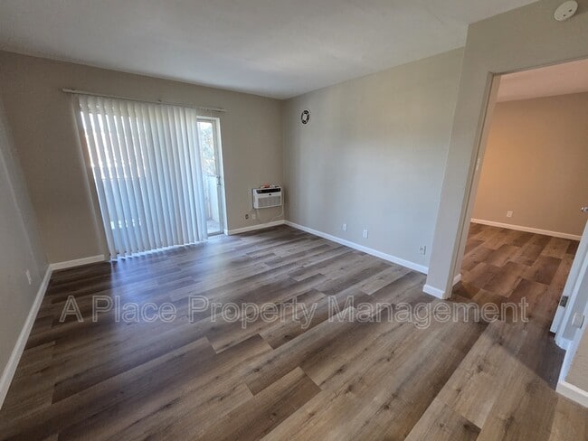 Primary Photo - 2727 Hampton Ave
