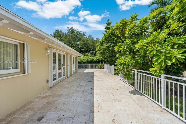 Building Photo - 2514 Granada Blvd
