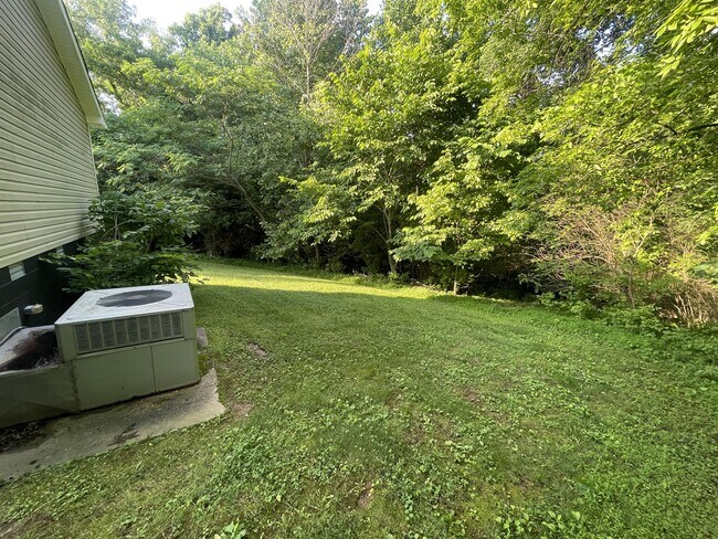 Building Photo - 321 Rossview Rd