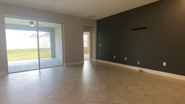 Building Photo - 2066 Cresswell St