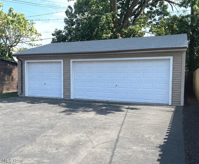 Building Photo - 2173 Brown Rd