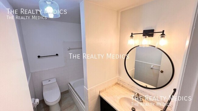 Building Photo - 1009 Alfred Dr