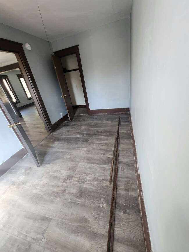 Building Photo - 626 E 23rd St