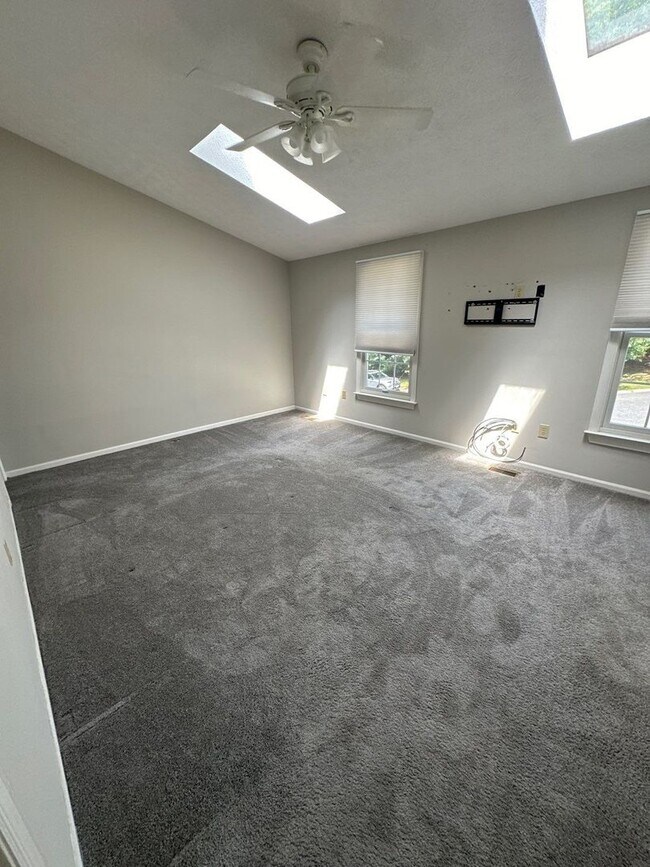 Building Photo - 3 bed Village of Thomas Run