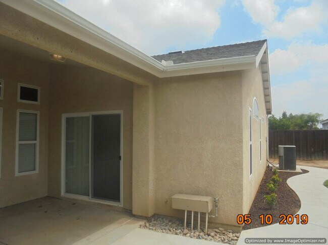 Building Photo - GORGEOUS! Sanger 4/2 With 3 Car Garage!