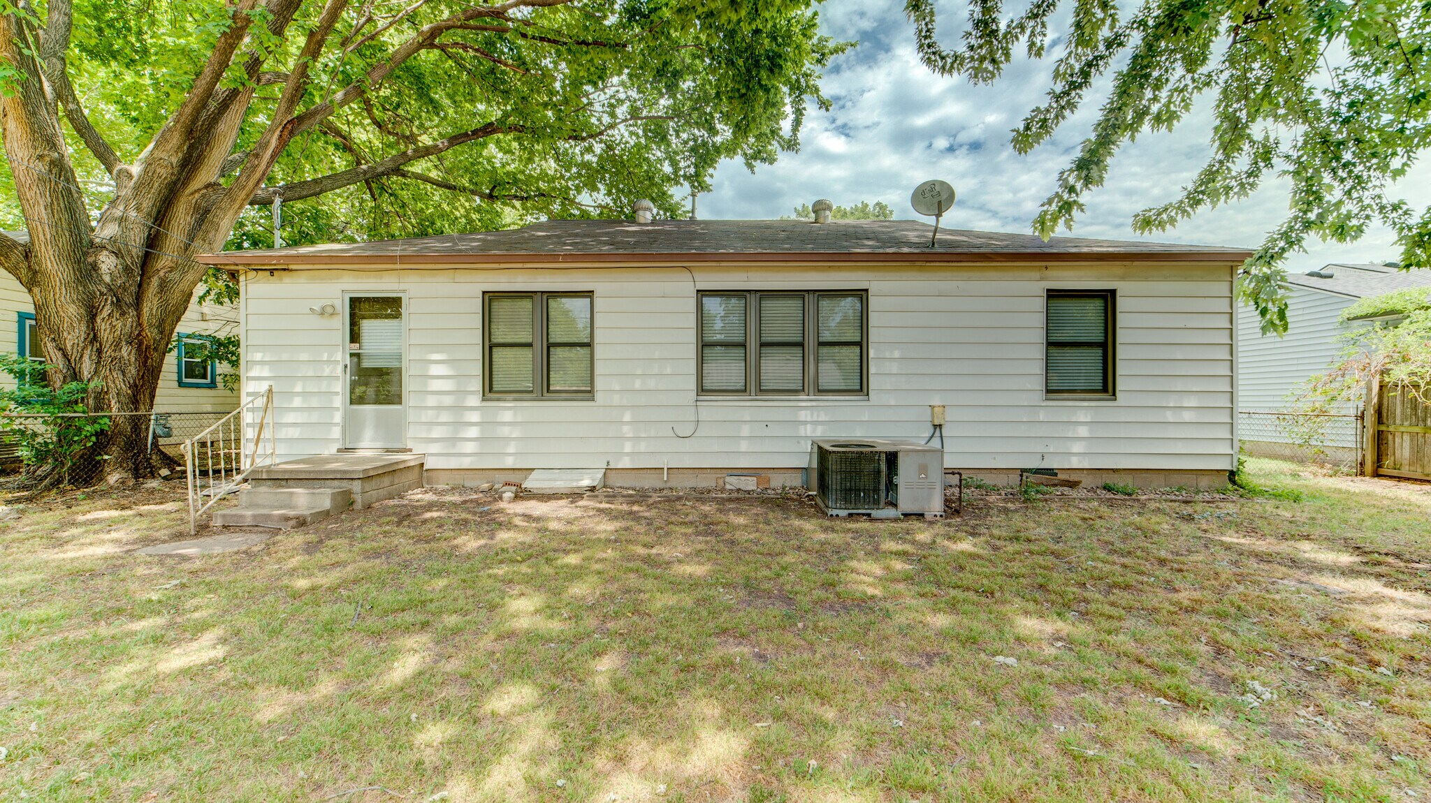 Building Photo - 56 E 52nd St