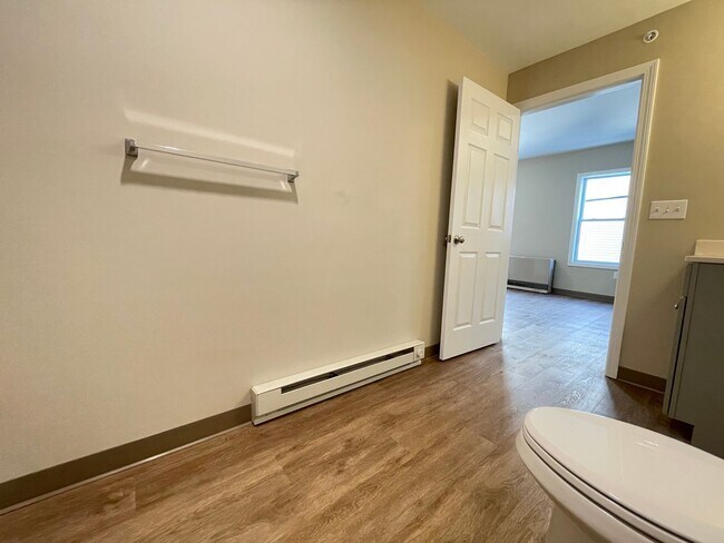 Building Photo - 463 Beech St